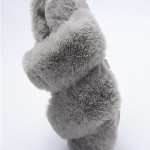 🌹NWT. Zara Grey Fur Sandals. Size 6. - Picture 3 of 7